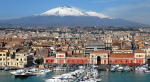 Stad Catania met Etna Vulkaan