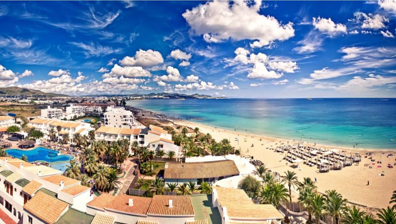 Playa d'En Bossa op Ibiza
