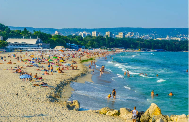 Het strand in Varna