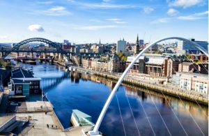 Tyne rivier met bruggen in Newcastle