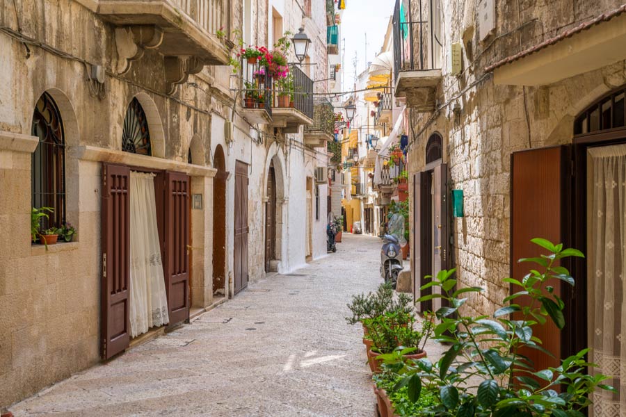 Mooie authentieke straat in Bari Vecchia
