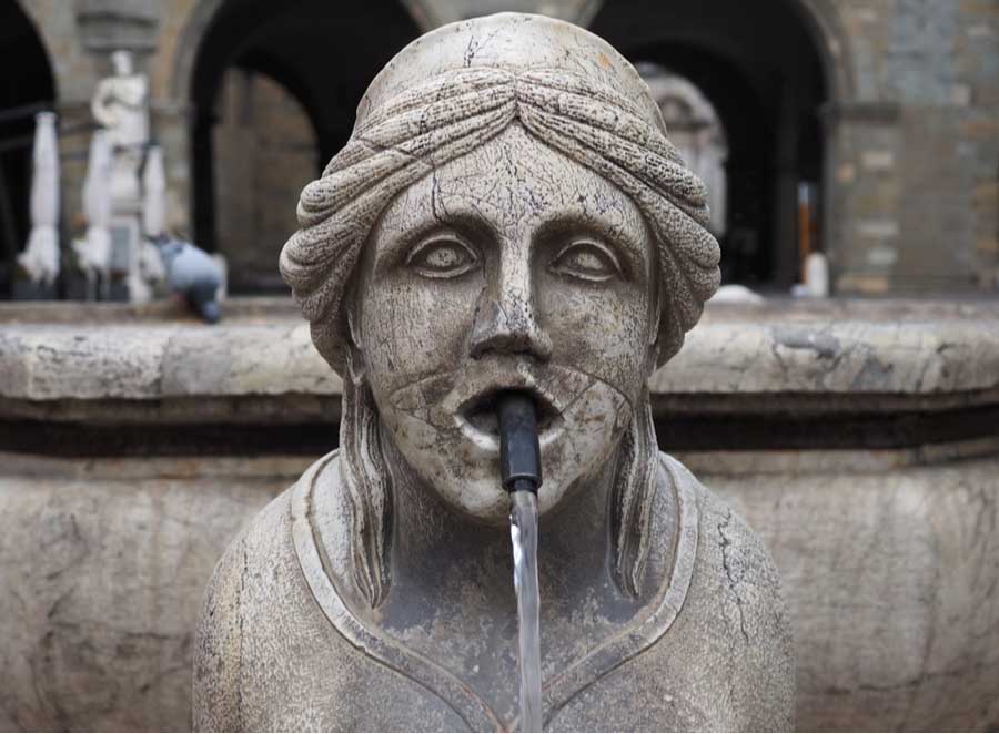Beeld van de Fontana Contarini fontein in Bergamo