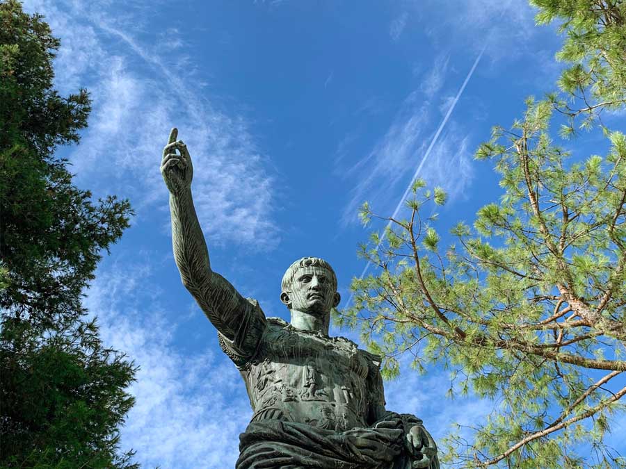 Monument van de romeinse keizer Augustus