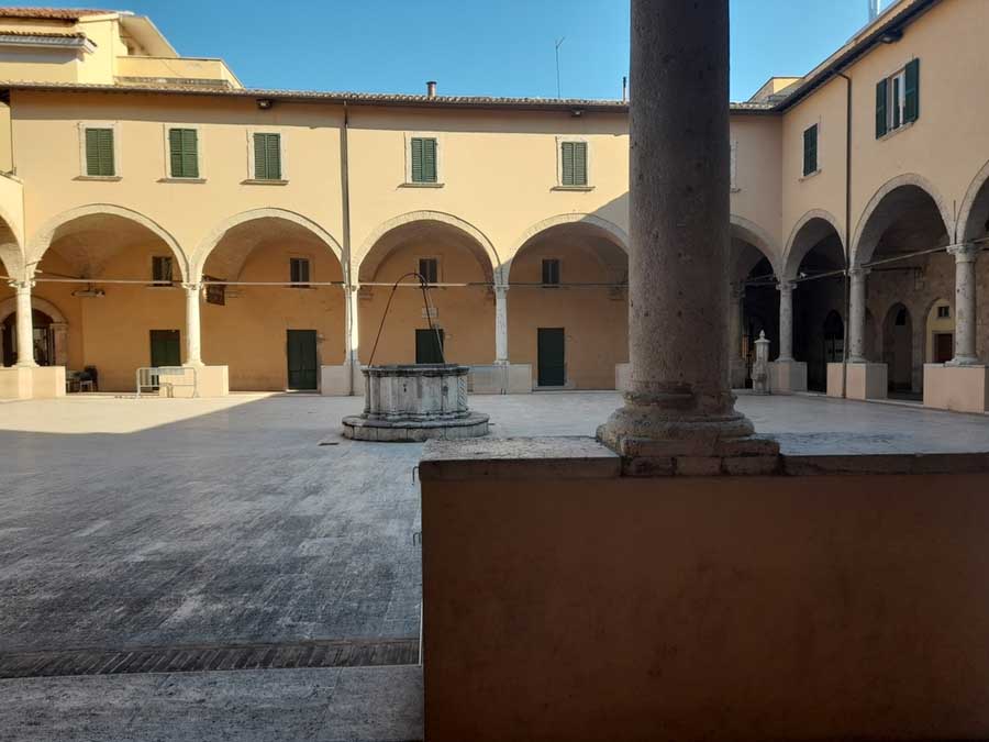 Binnenhof van de San Francesco kerk