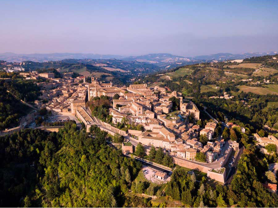 Blik van boven op Urbino