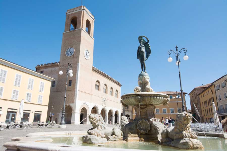Fontana della Fortuna fontein in Fano