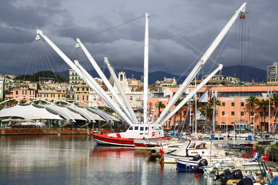De haven Porto Antico in Genua