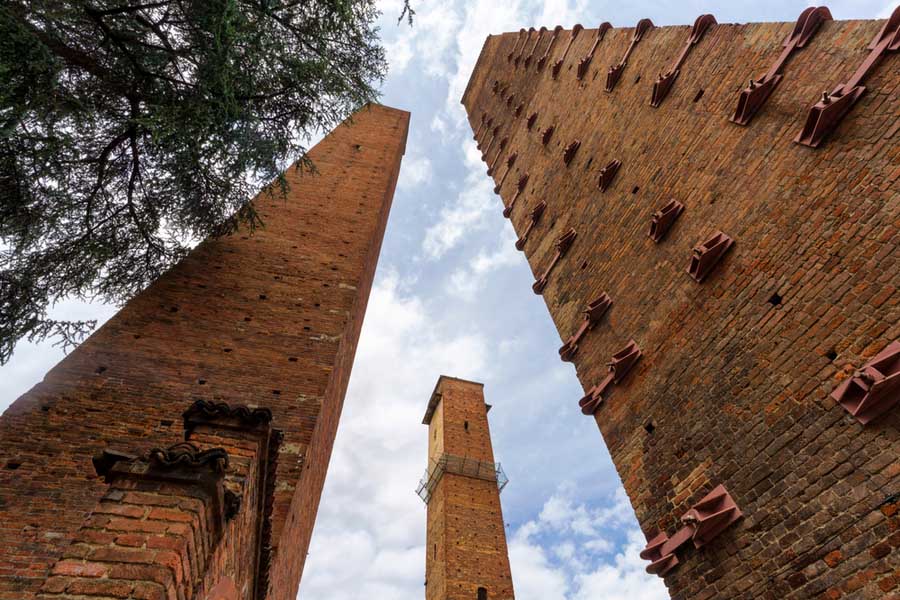 Middeleeuwse torens in centrum van Pavia