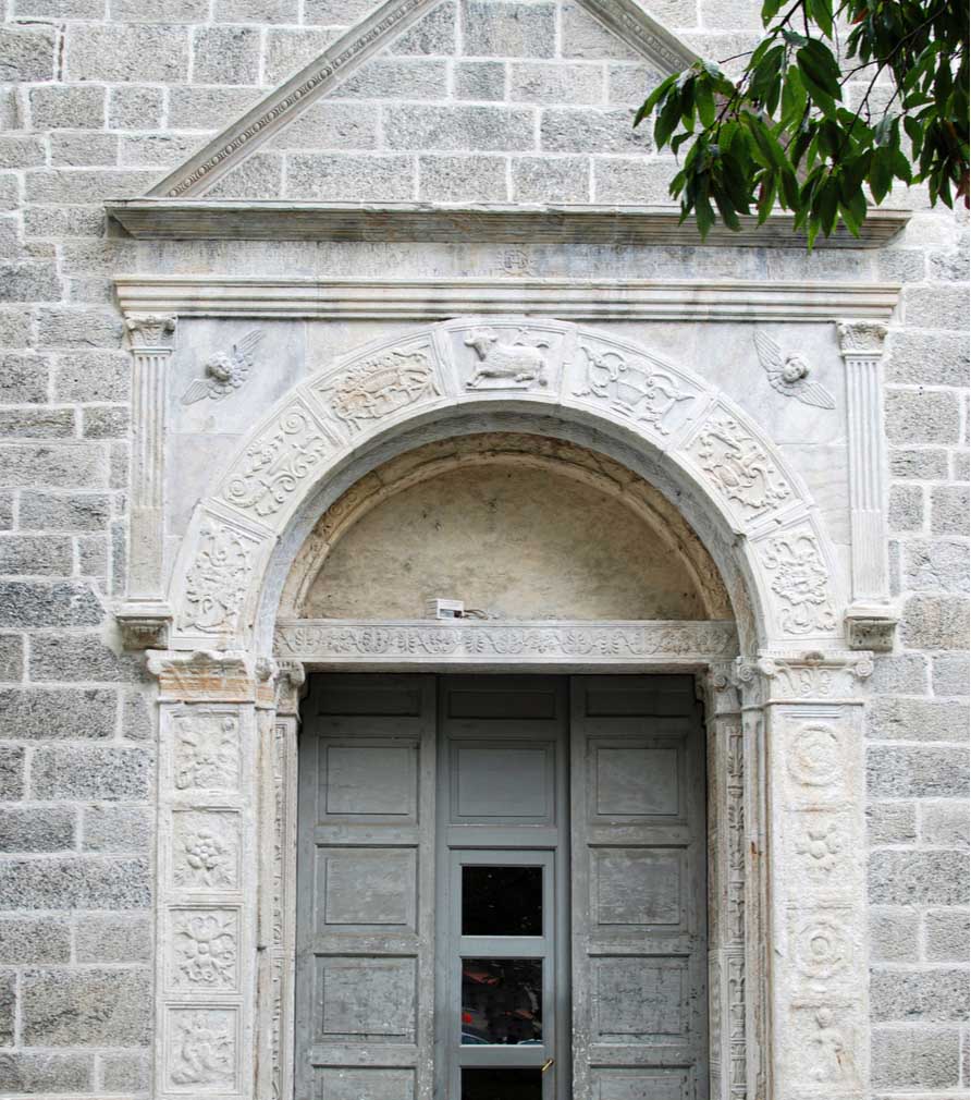 De deur van Madonna di Campagna