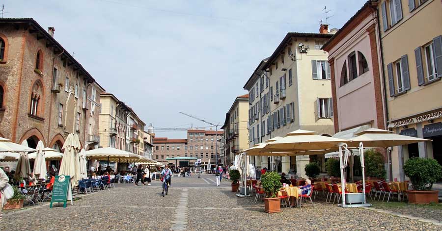 Piazza Vittoria plein in Pavia
