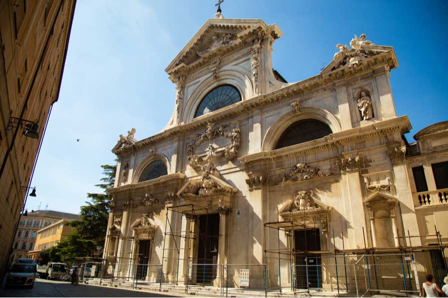 Facade van de kathedraal van Savona