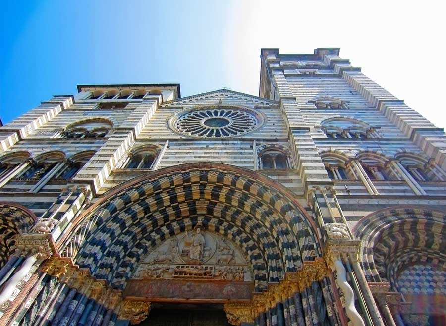 Facade van de San Lorenzo kathedraal van dichtbij
