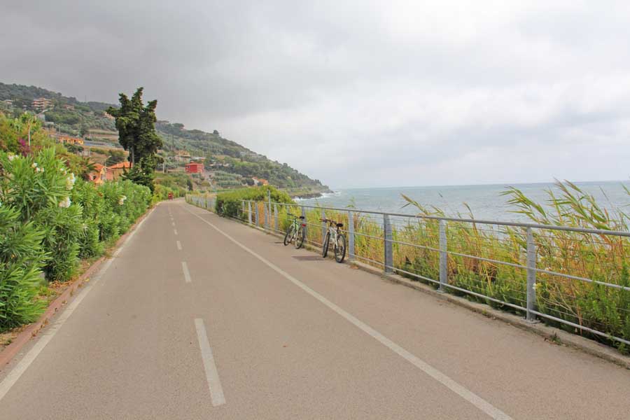Fietsroute langs de kustweg van San Remo