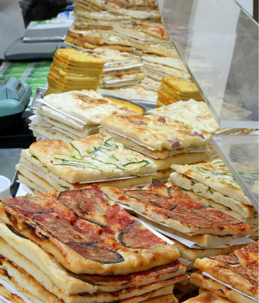 Focaccia en pizza snacks in Ventimiglia