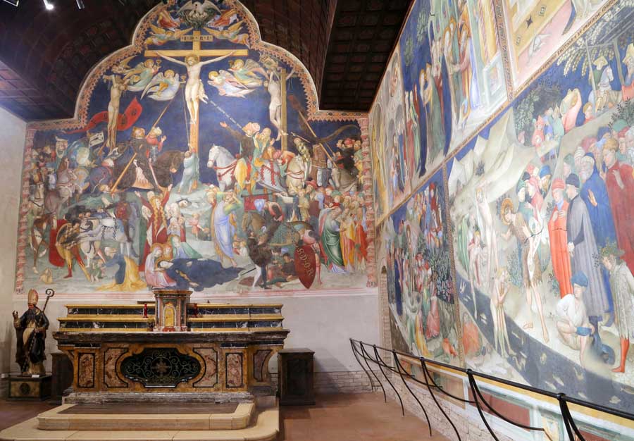 Fresco's in het interieur van de kerk Oratorio di San Giovanni Battista