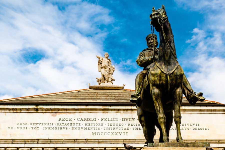 Het Giuseppe Garibaldi beeld op het plein Piazza de Ferrari