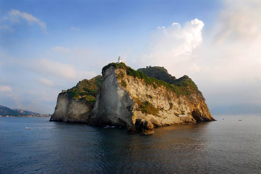 Het schiereiland Isola di Vivara aan Procida