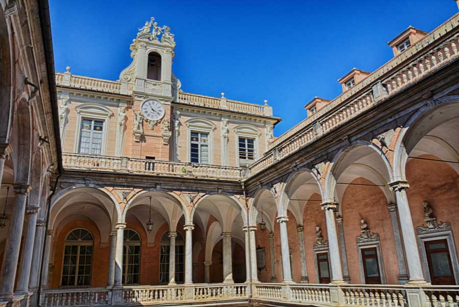 Het paleis Doria Tursi aan de straat Via Garibaldi