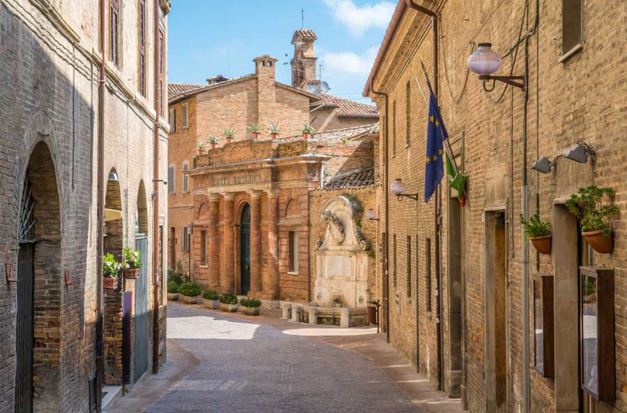 Historische straat in Urbino