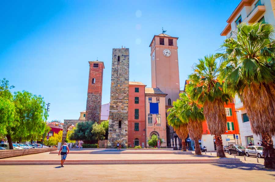 Historische torens in het centrum van Savona