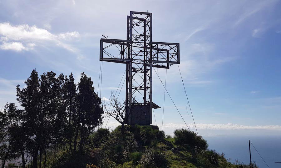 Kruis bovenop Monte San Liberatore