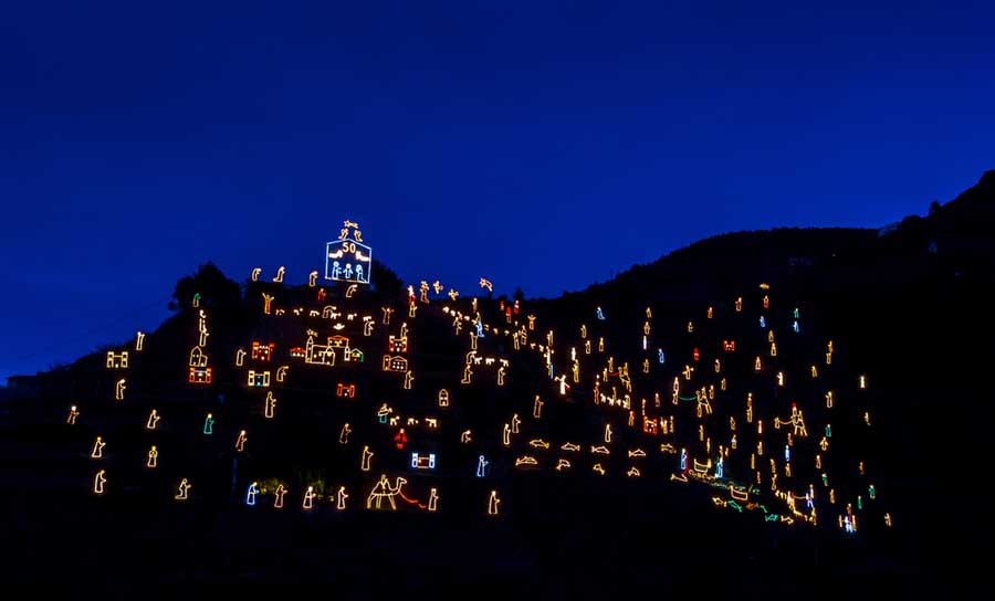 Manarola in de avond tijdens kerst