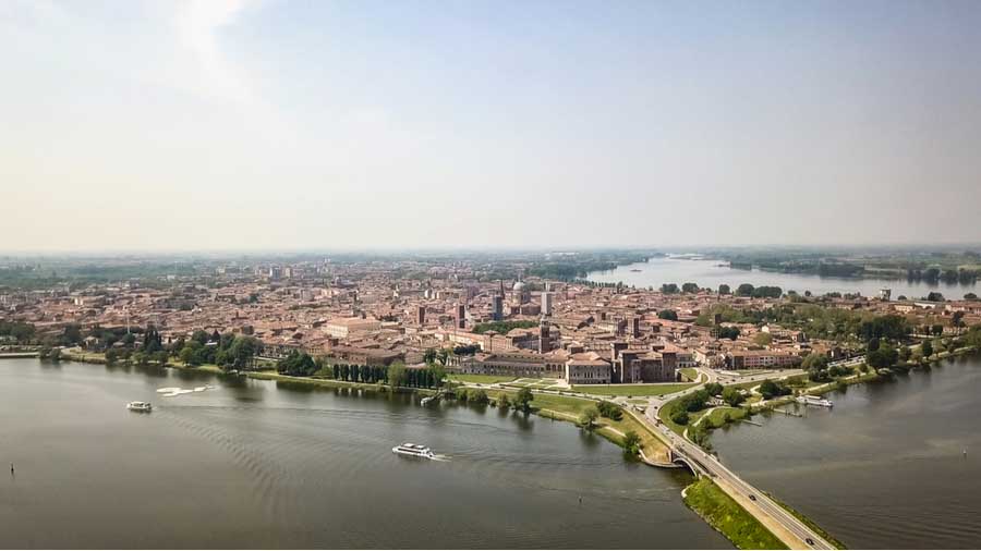 Mantua omringd door drie meren