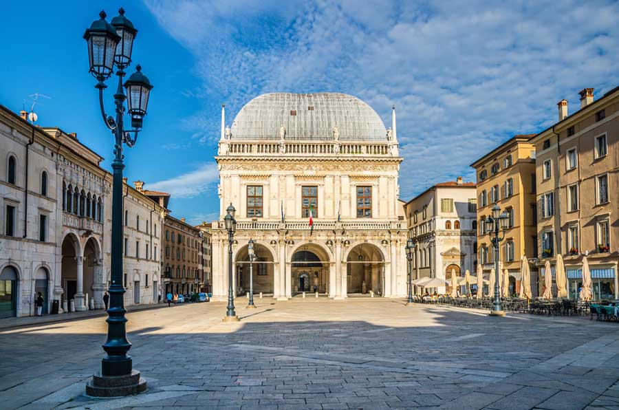 Palazzo della Loggia aan het plein