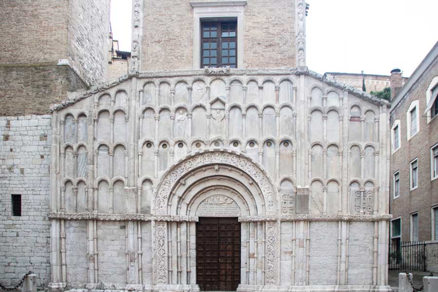 De kerk Santa Maria della Piazza in Ancona