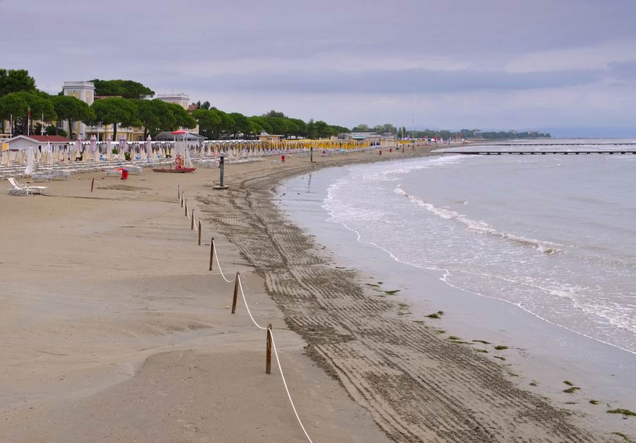 Het strand van Grado