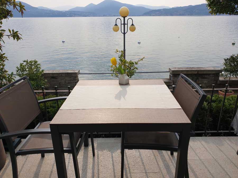 Mooi uitzicht bij restaurant aan Lago Maggiore