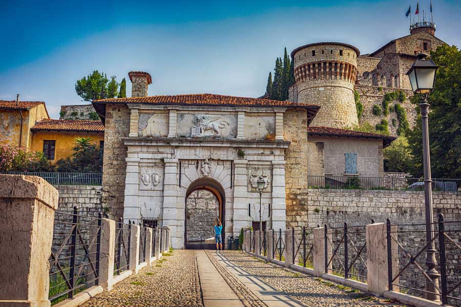 Toegangspoort kasteel van Brescia