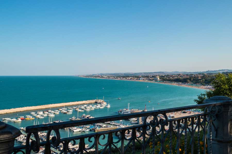 Uitzicht over zee tijdens uiteten in Ancona