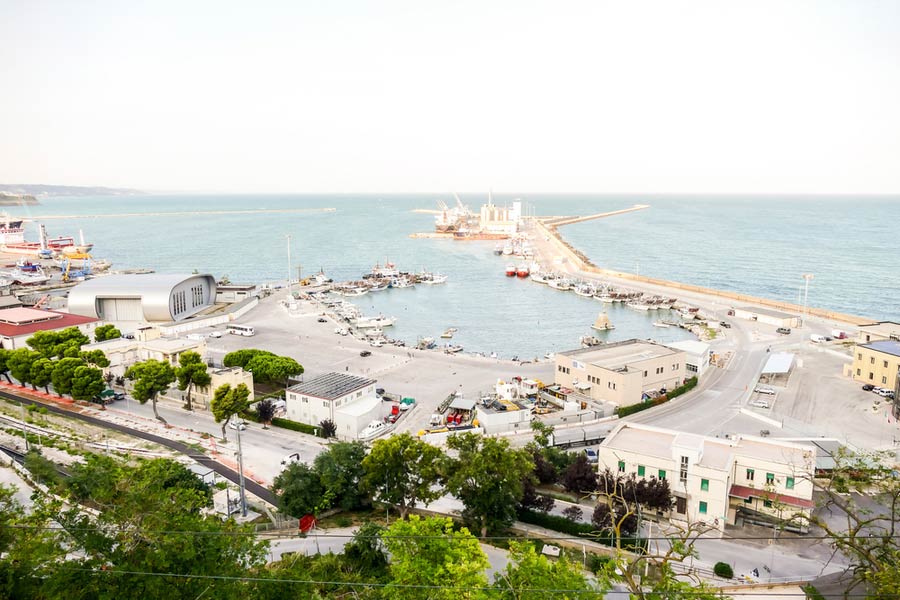 Uitzicht over haven van Pescara
