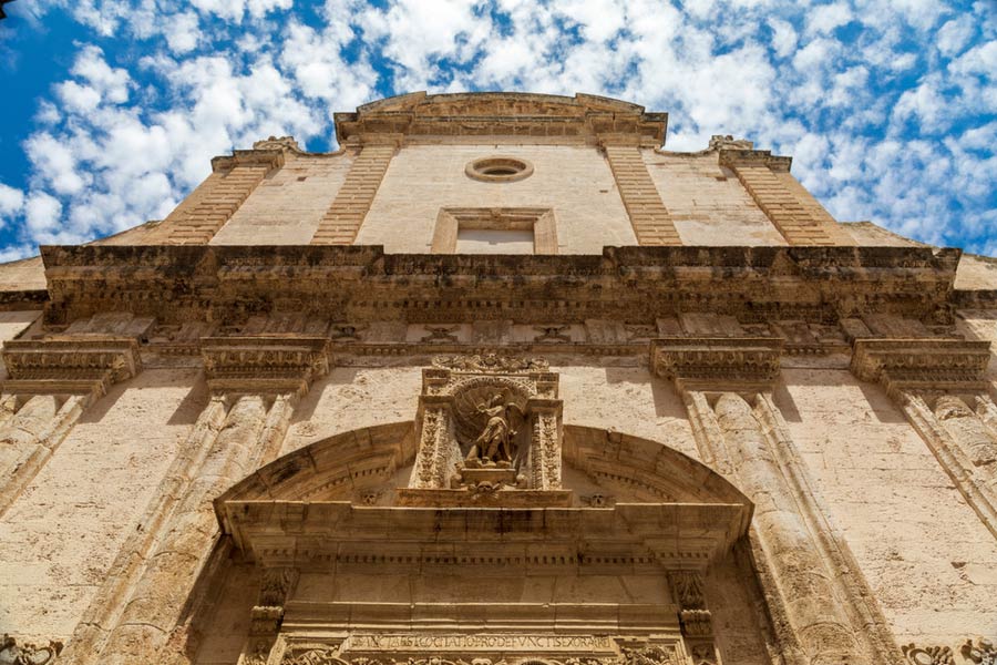 Facade van de kerk Santa Maria del Suffragio