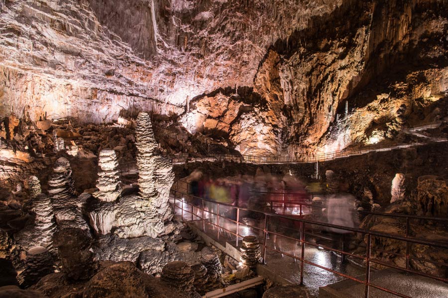 Wandelpad door de grotten Grotta Gigante